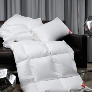 Surmatelas double Gold Down composé de deux surmatelas en duvet d'oie reliés par des boutons de pression, avec élastiques aux angles, épaisseur totale de 7- 8 cm