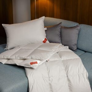 Couette Outlast® Proactive NexGen Toutes Saisons garnie à 100% de duvet d'oie blanc de Mazurie neuf Classe 1 , CUIN 700 ( indice volumétrique)